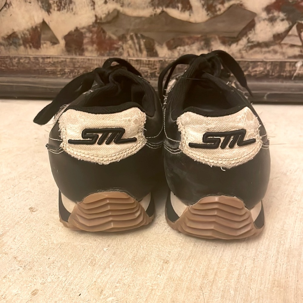 Vintage and worn Steve Madden black and white size 8.5